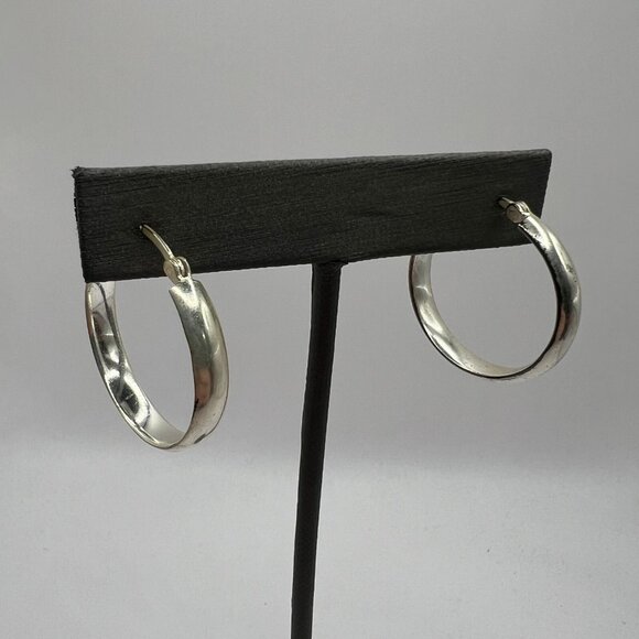 Pierced Hoop Earrings Shiny Silver Tone 1 inch‎ Saddleback Hinged Closure - Picture 1 of 7